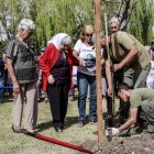 Plantación de árboles en el Bosque de la Memoria