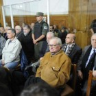 Rindiendo cuentas. Guerrieri (en primer plano), junto a 10 de los imputados. Costanzo pidió sentarse aparte.