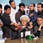 La presidenta de Abuelas, Estela Carlotto, junto a Taty Almeida, de Madres LF, y Lita Boitano, de Familiares. Imagen: Télam.