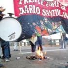 El corte del puente se mantuvo durante doce horas, después de una marcha de antorchas.