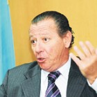 Julio Demetrio Petra, integrante de la Cámara Federal de Mendoza, prefirió renunciar antes de que lo echen.
