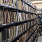 Dos bibliotecarias harán un catálogo de los libros de la Biblioteca Pedagógica Eudoro Díaz.