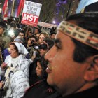 Anoche, la delegación de la cumbre indígena inició una vigilia por 24 horas frente a la Rosada.