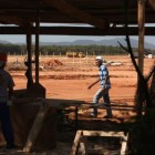 Obreros trabajan en Río de Janeiro. / Marcelo Sayão (EFE)