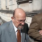 González se retira del tribunal tras negarse a declarar.
