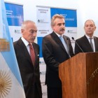 Sabuesos. Sbatella (Unidad de Información Financiera), Rossi (Defensa) y Alak (Justicia) anunciaron la investigación.